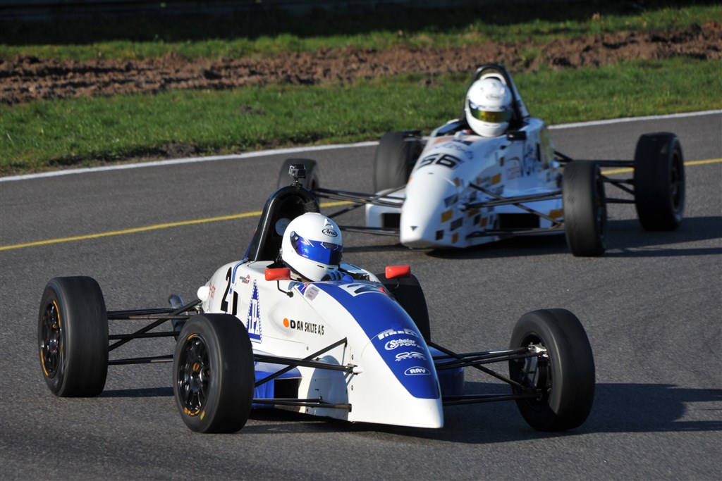 Mathias Weinreich Smith har lagt sig i front for Formel Ford-feltet, men han sin første start på Sturup Raceway til gode
(Foto: Morten Alstrup)